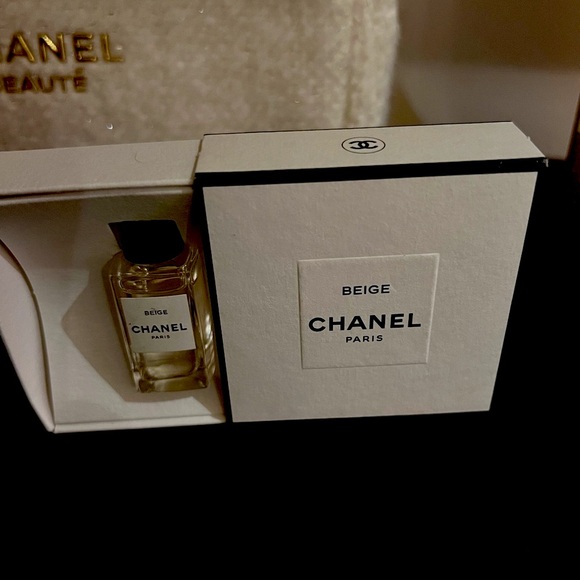 CHANEL 2024 Holiday Cosmetic Case + MUCH more! - Picture 4 of 10